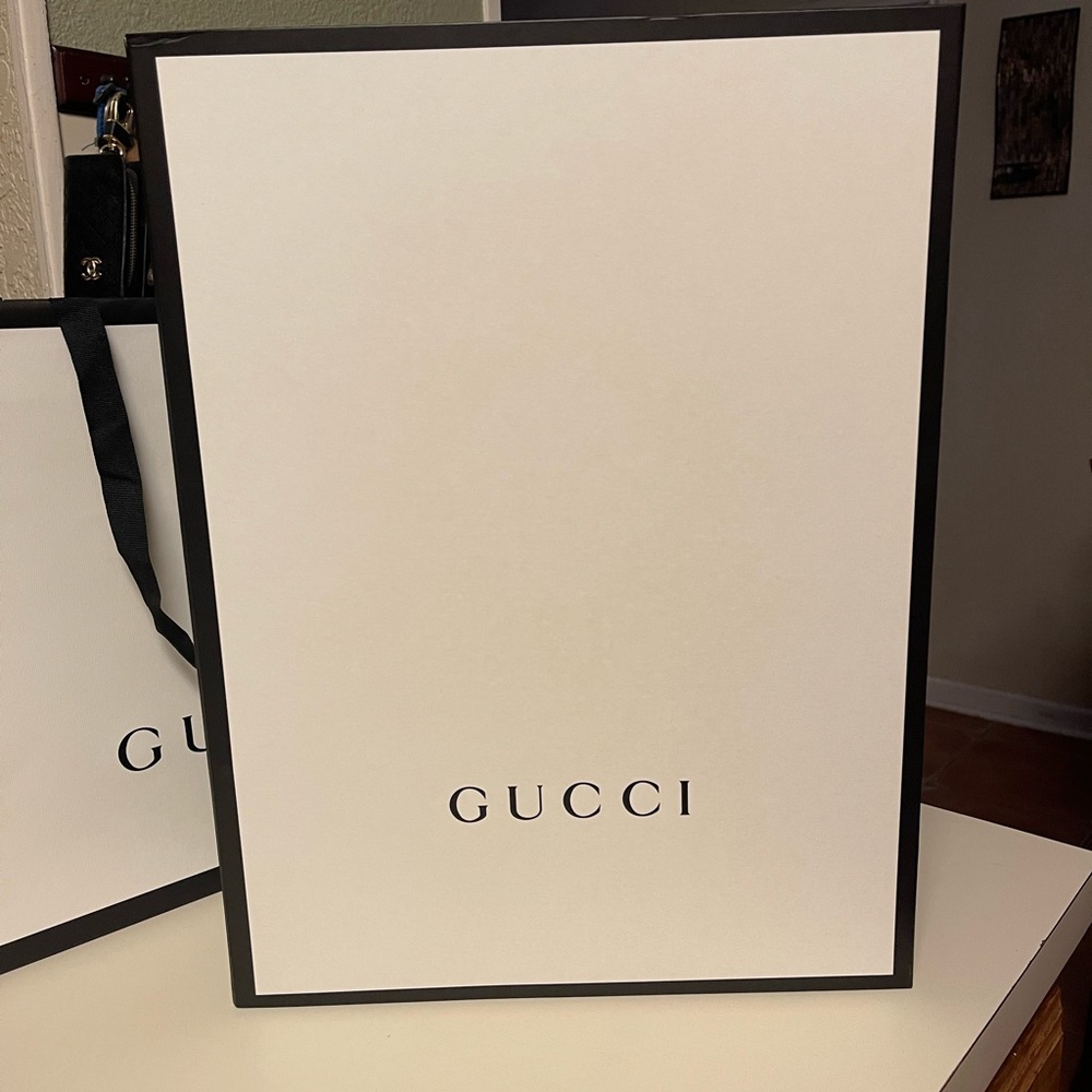 Gucci gift box/bag